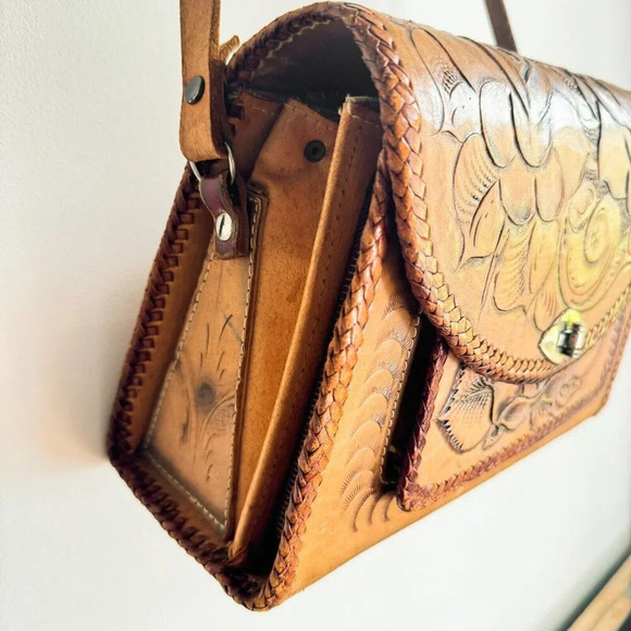 Vintage Leather HandTooled Large Floral Motif Shoulder Bag - Picture 4 of 11